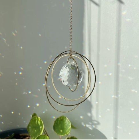 Aurinkosieppari, kristalli ja renkaat