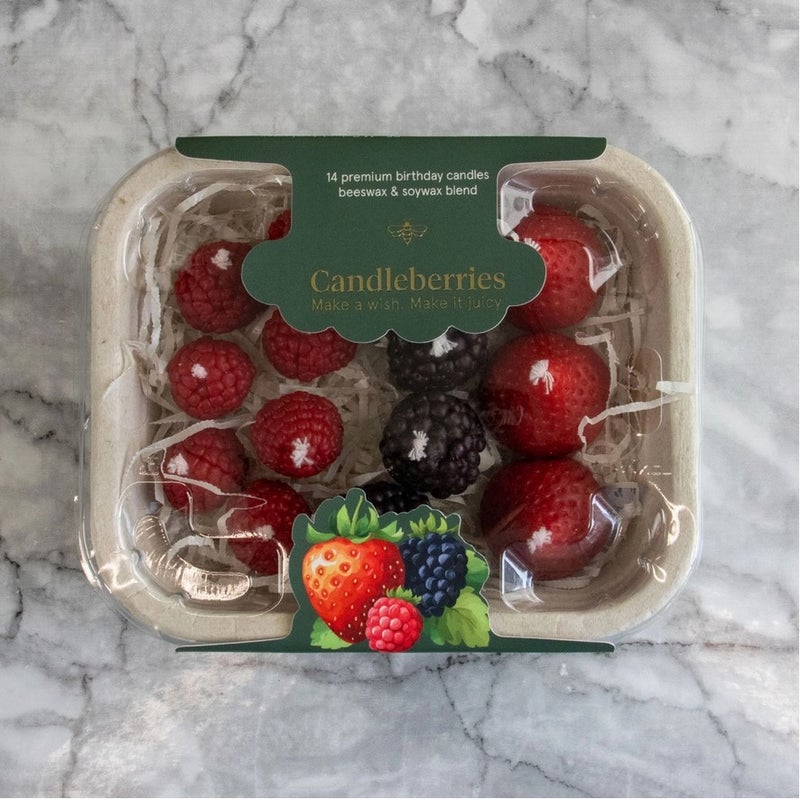 Marjakynttil&auml;t on pakattu kauniiseen rasiaan.